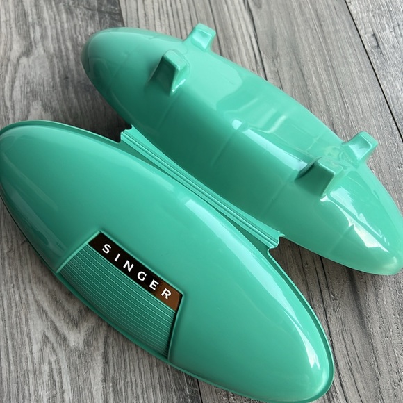 1960s Singer Sewing machine Button Attachment Case & buttonholers - Picture 4 of 8